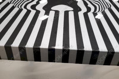 Customized table with a 3D skull made up of silver and black epoxy lines.